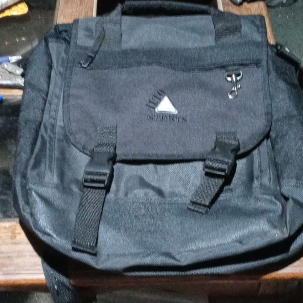 Alto sport gym/sports bag with pockets for tablets